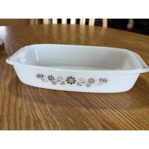 RARE Vintage Dynaware Pyr-O-Rey Milkglass with Town and Country, set of 3 1970